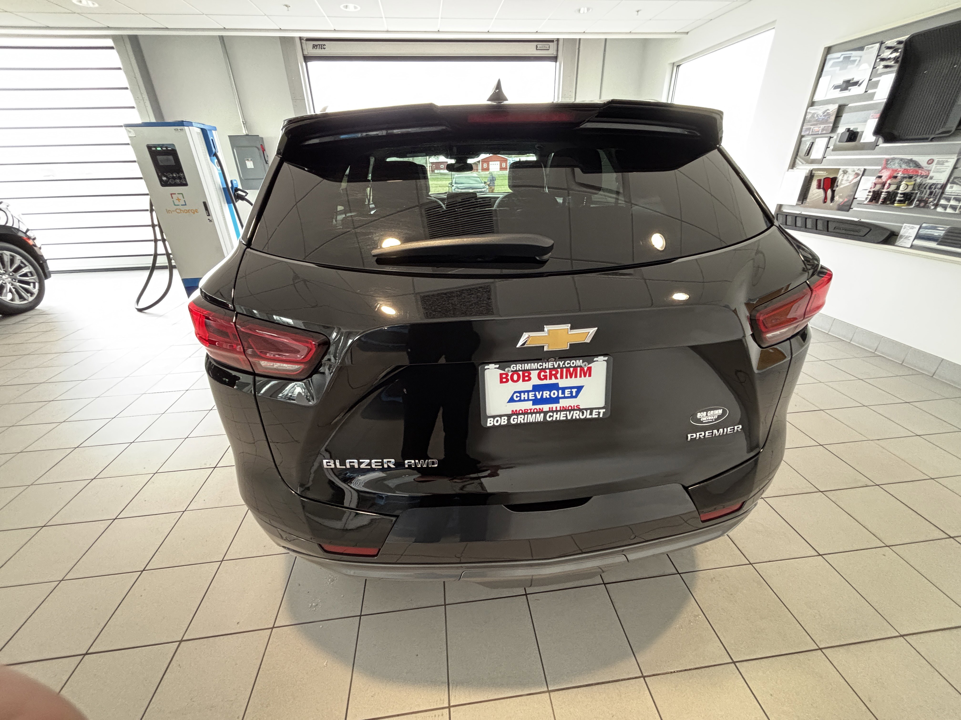 Used 2023 Chevrolet Blazer Premier image 3
