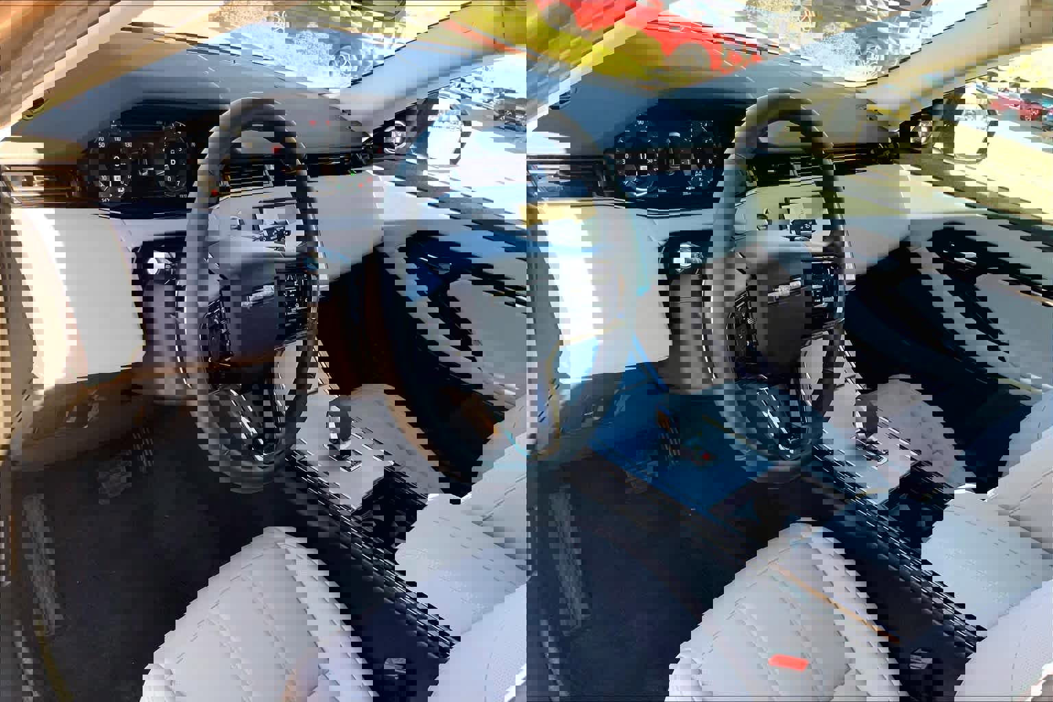 Used 2025 Land Rover Range Rover Evoque S image 8