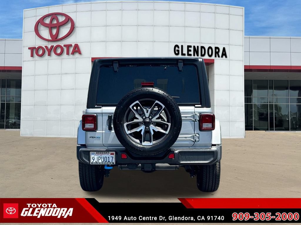 Used 2024 Jeep Wrangler Unlimited w/ Convenience Group AWD/4WD image 9