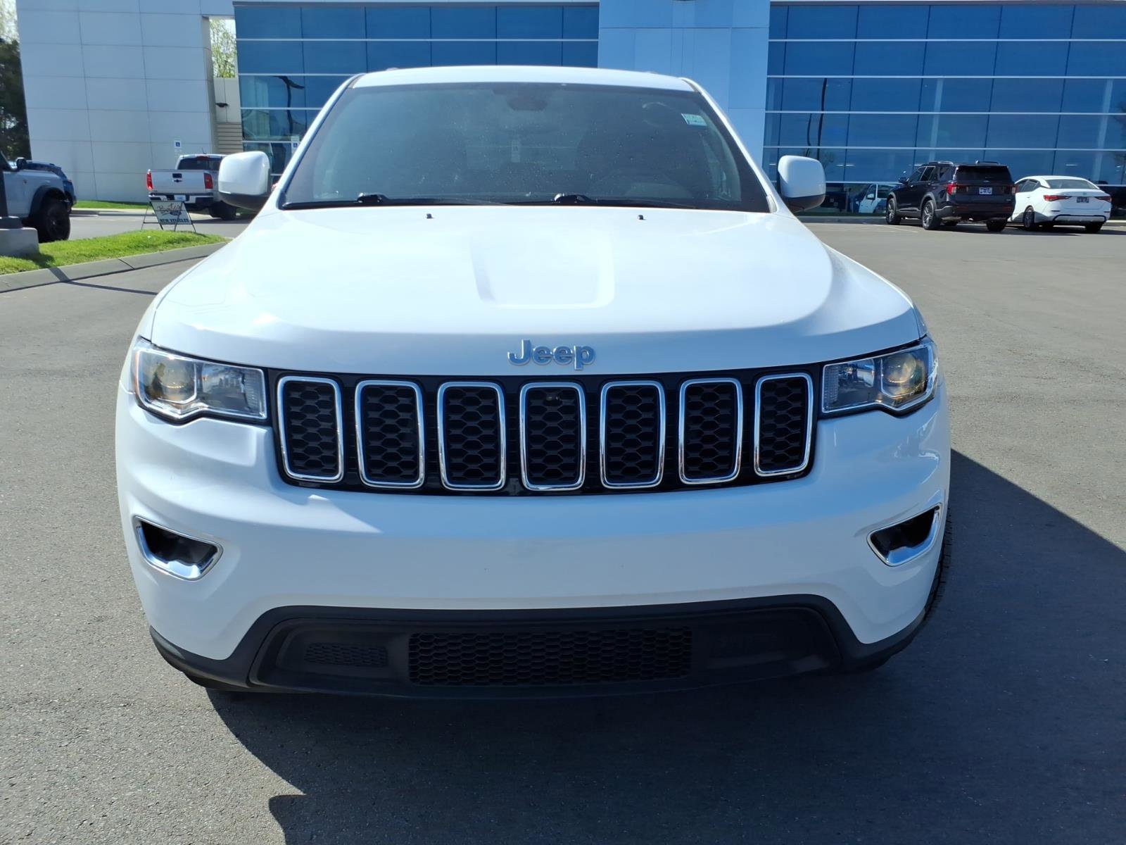 Used 2022 Jeep Grand Cherokee Laredo E image 2