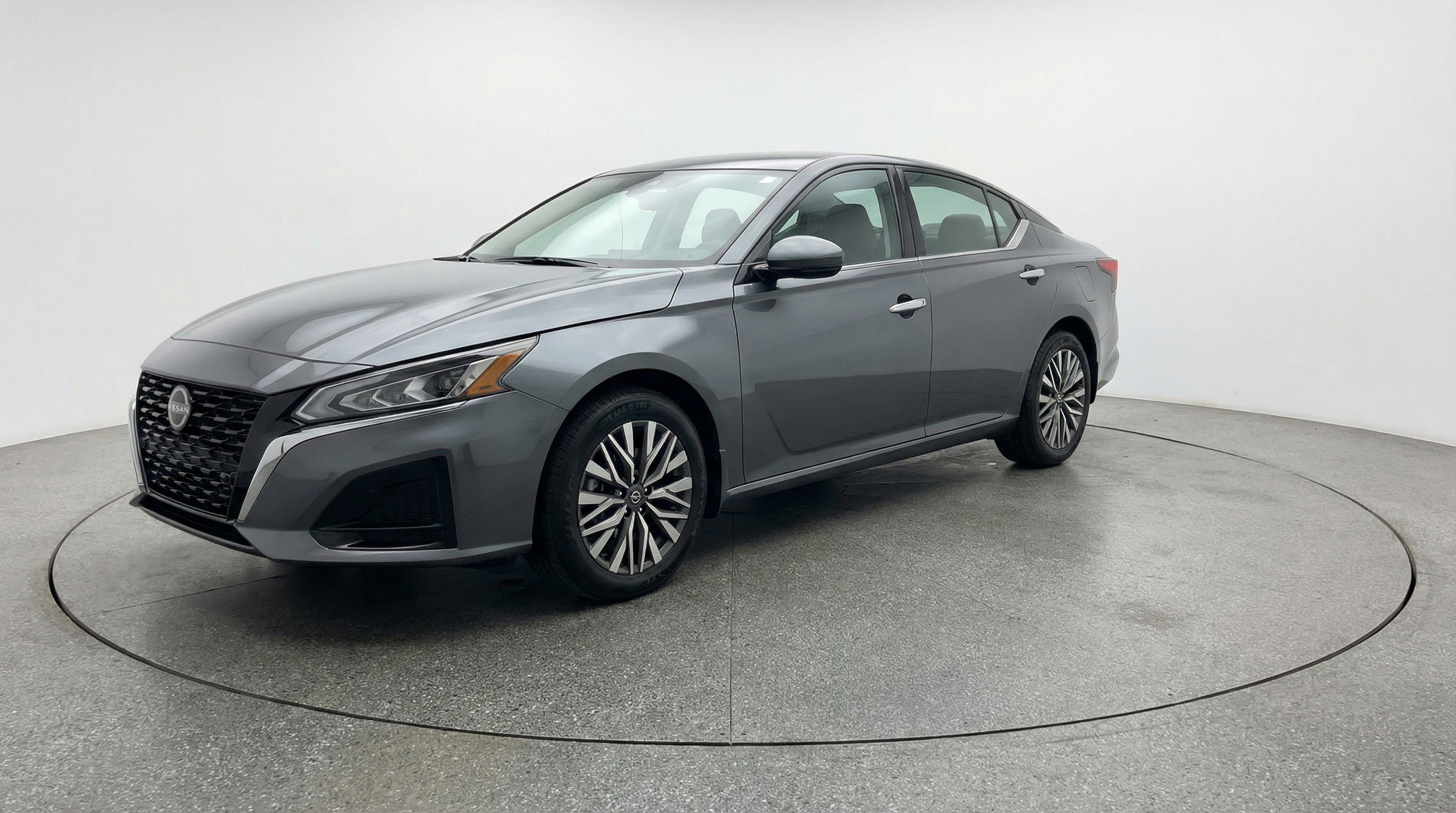 Used 2025 Nissan Altima 2.5 SV FWD image 3