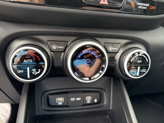 Used 2025 Hyundai Venue Limited image 34