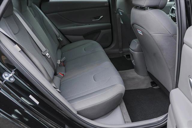 Certified 2025 Hyundai Elantra SE image 26