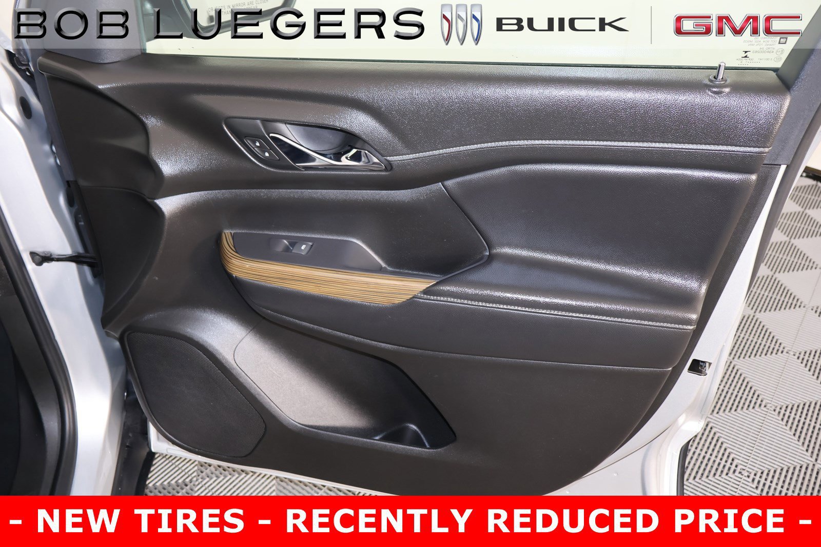 Used 2019 GMC Acadia SLE image 17