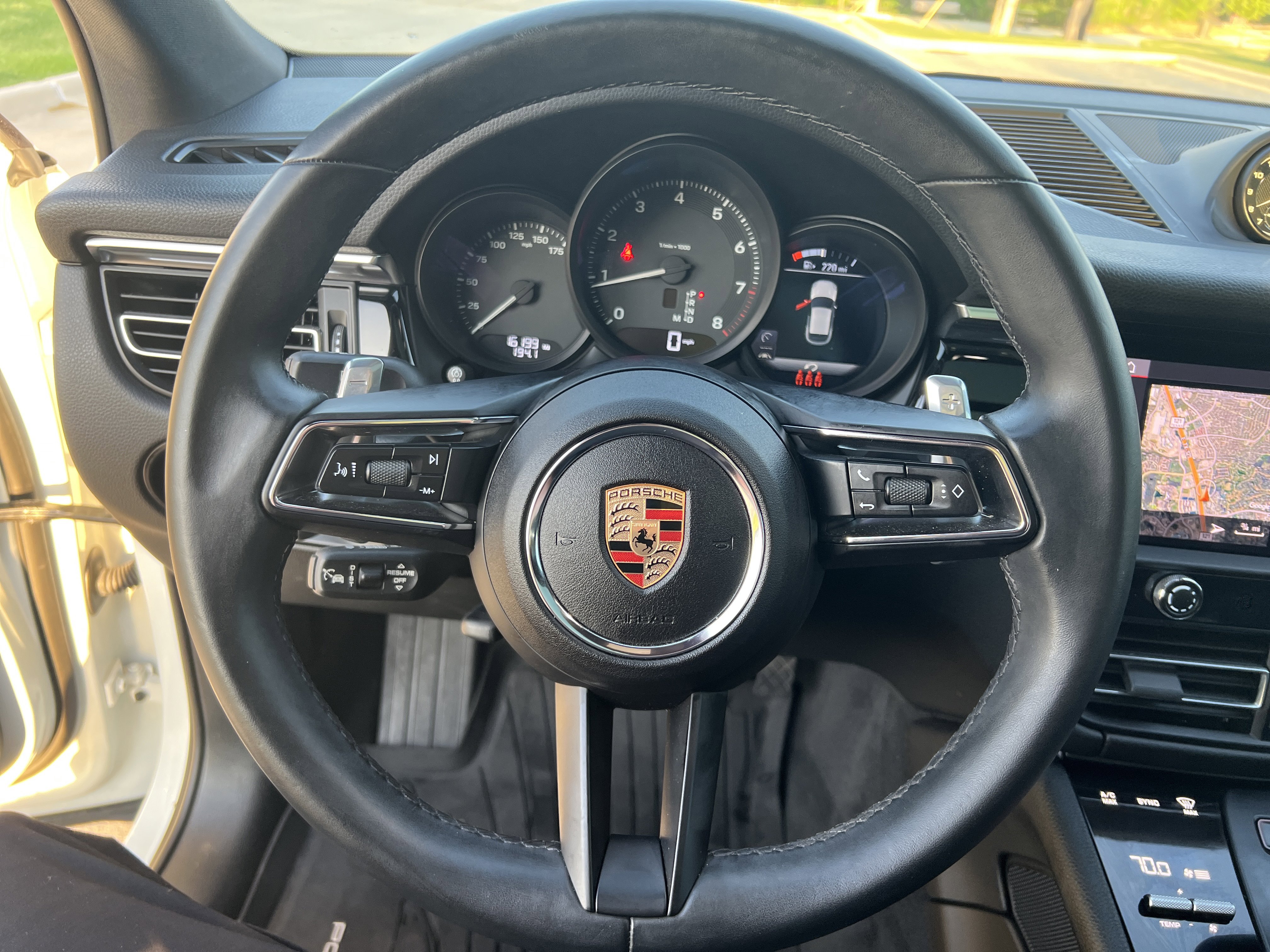 Used 2024 Porsche Macan image 16