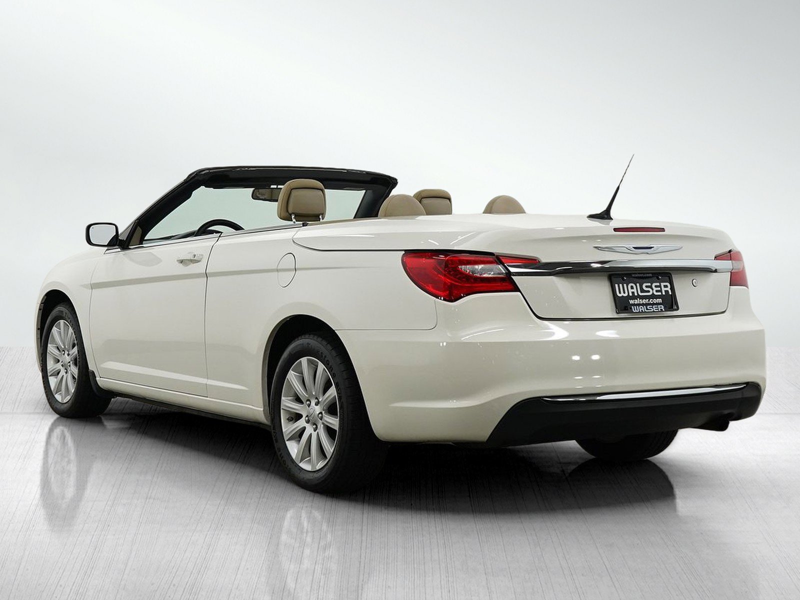 Used 2011 Chrysler 200 Touring FWD image 3