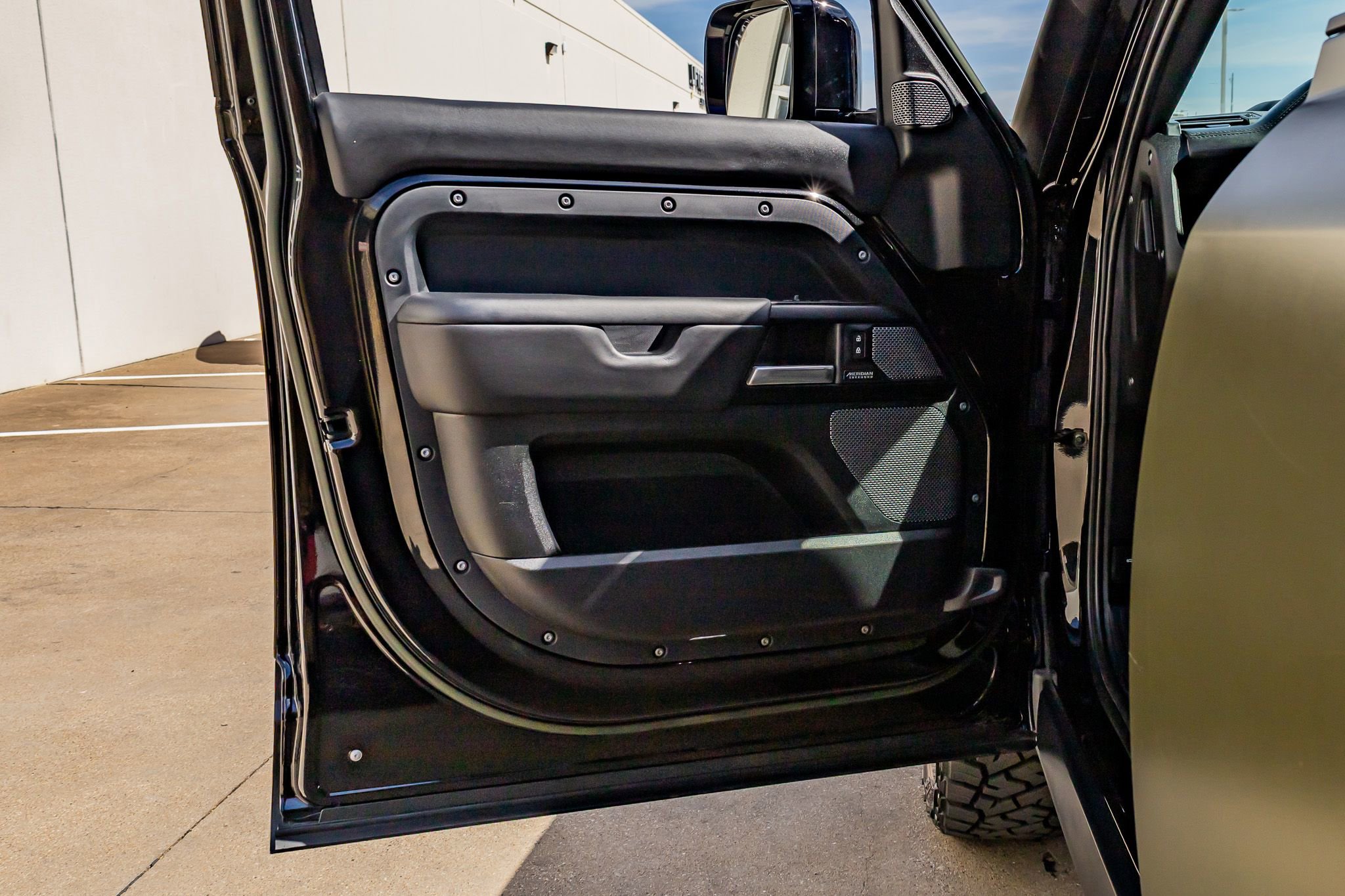 Used 2023 Land Rover Defender 110 V8 image 34