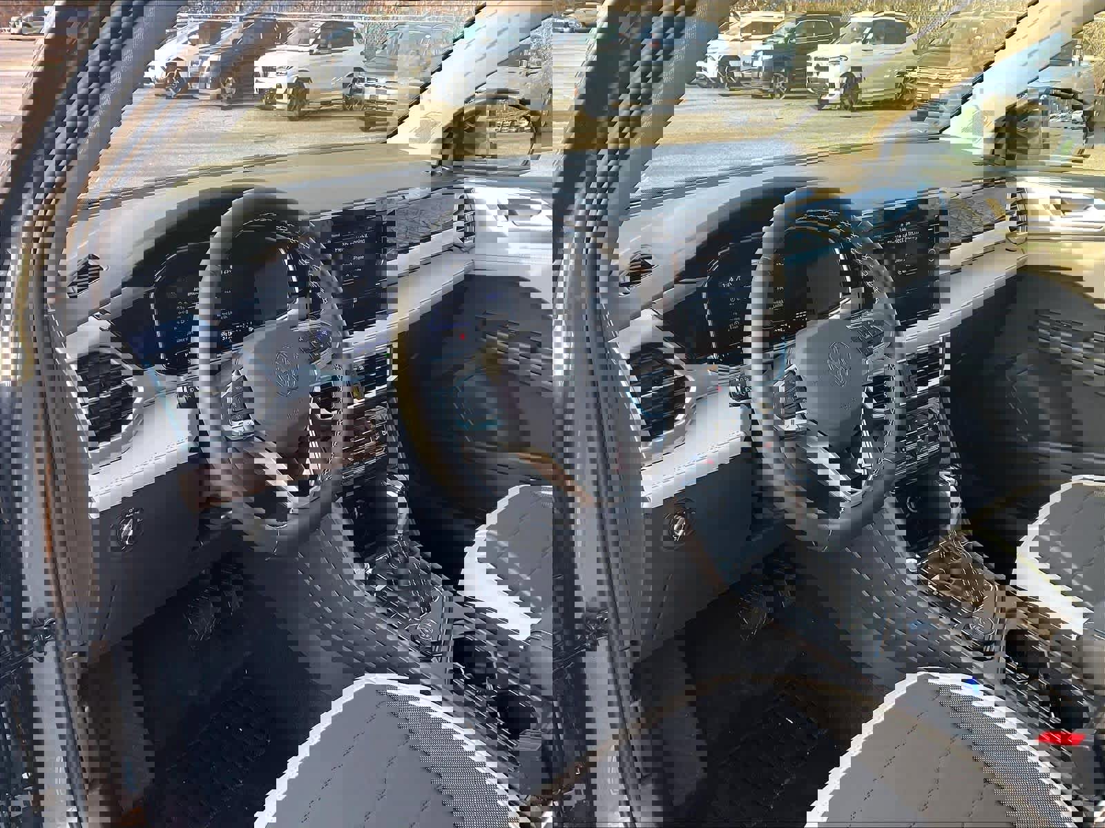 New 2026 Volkswagen Taos SE image 9