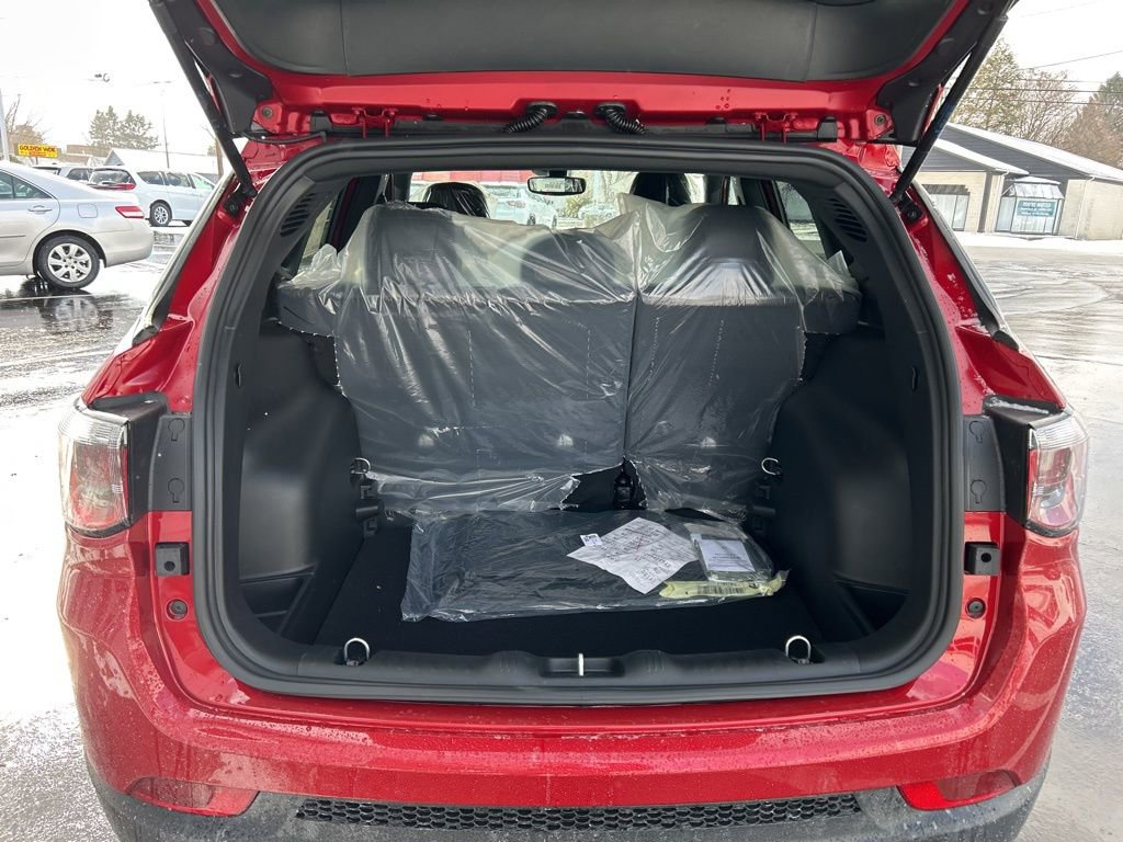 New 2026 Jeep Compass Latitude image 3