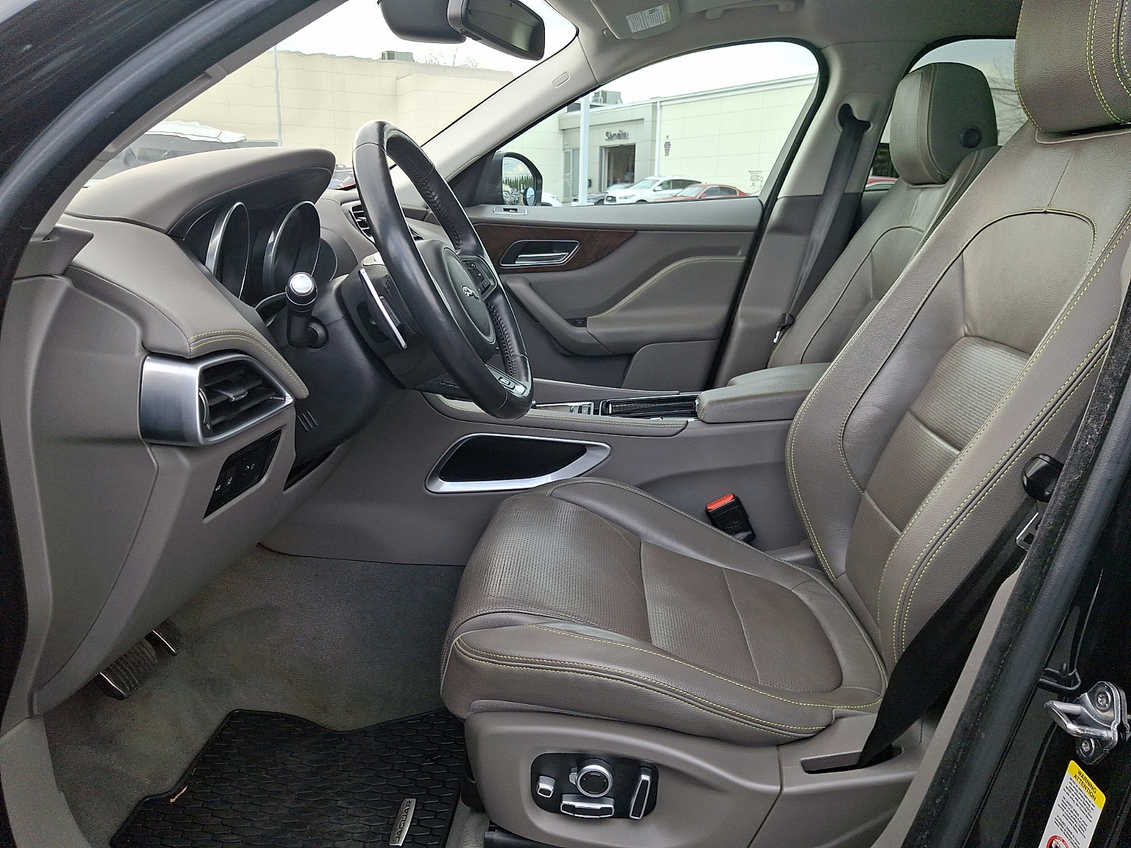 Used 2018 Jaguar F-PACE R-Sport image 13