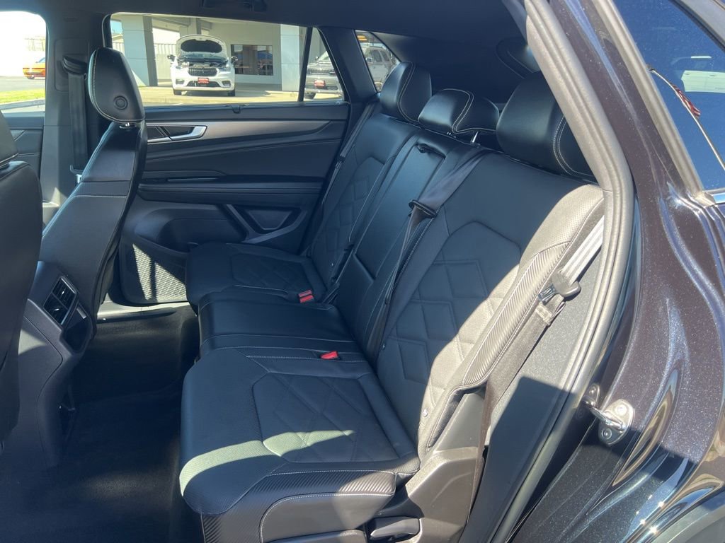 Used 2025 Volkswagen Atlas Cross Sport SE image 25