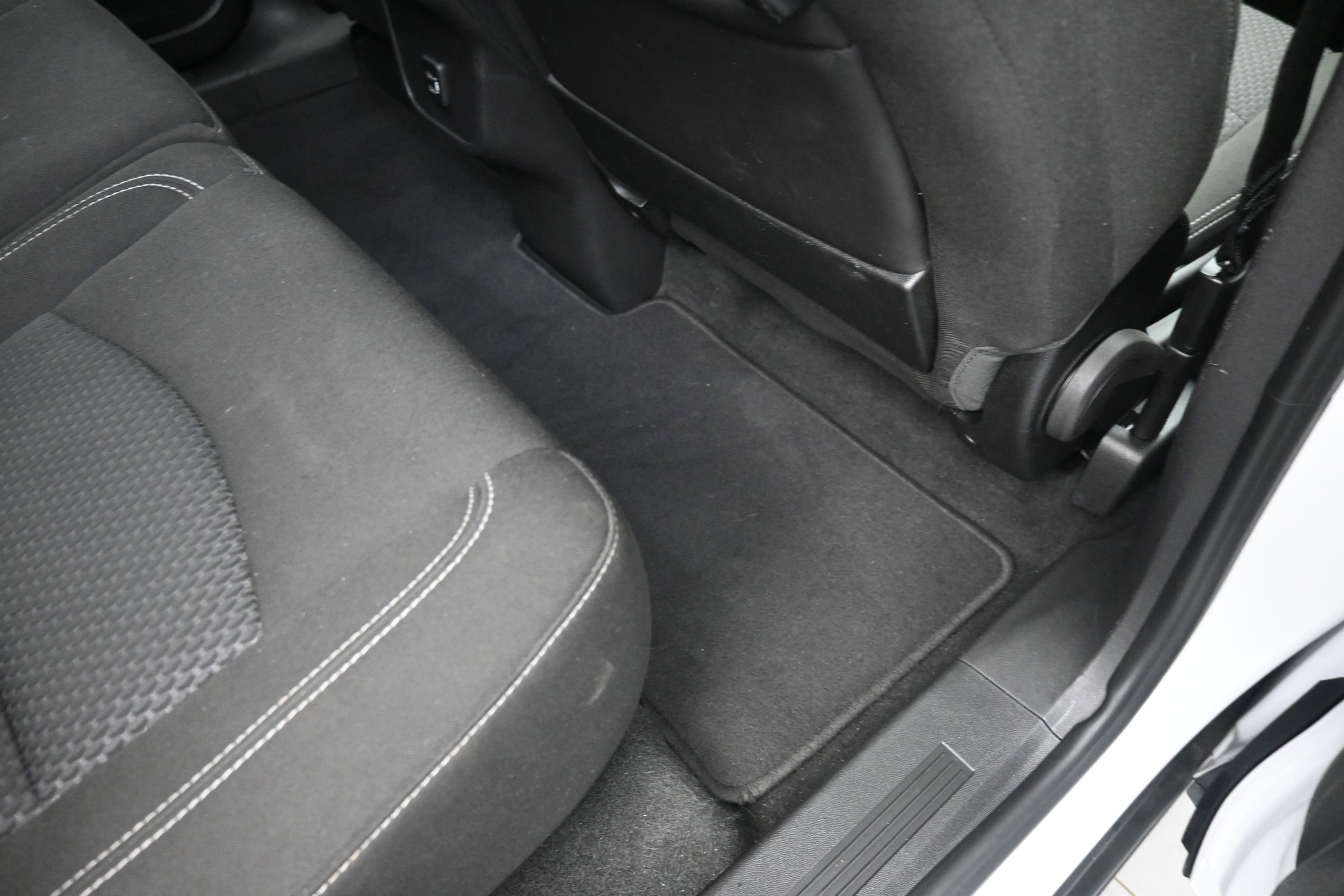 Used 2024 GMC Terrain SLE FWD image 20