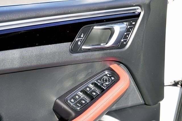 Used 2020 Porsche Macan S image 26
