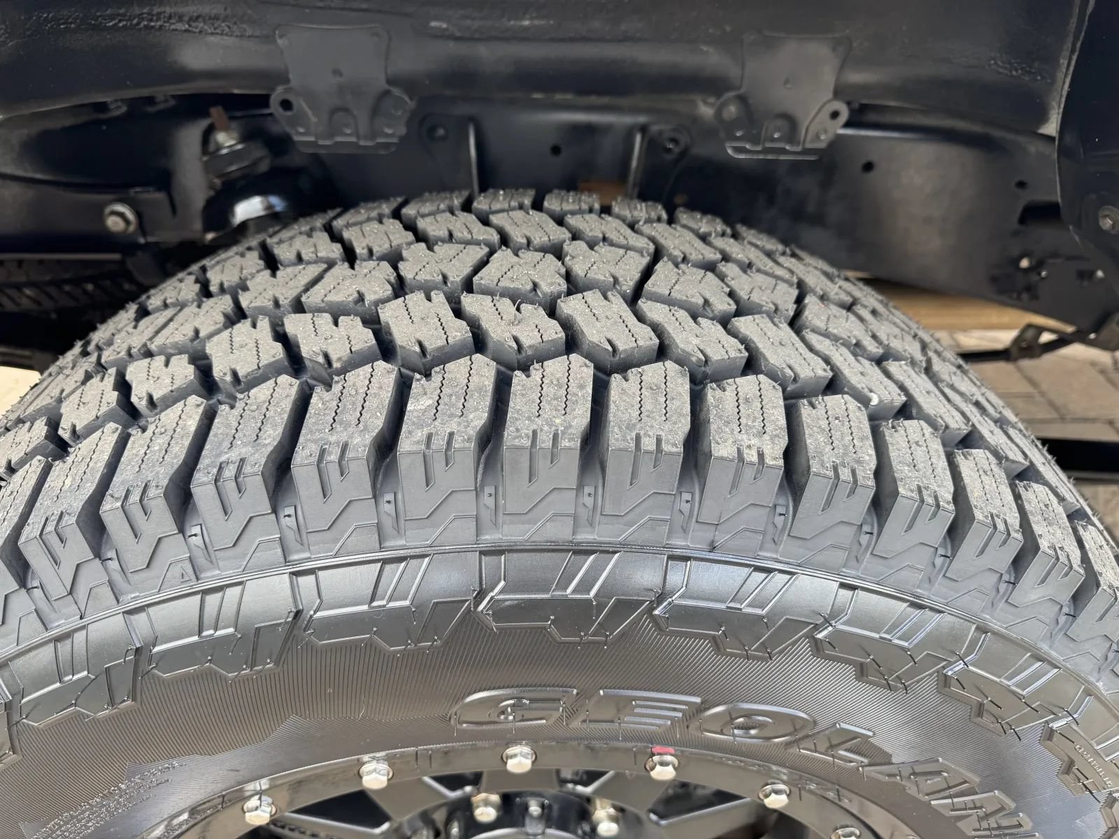 Used 2010 Toyota Tundra 4x4 CrewMax w/ Tow Pkg image 12