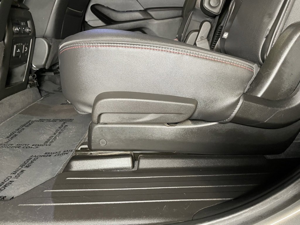 Used 2023 Chevrolet Traverse RS image 37