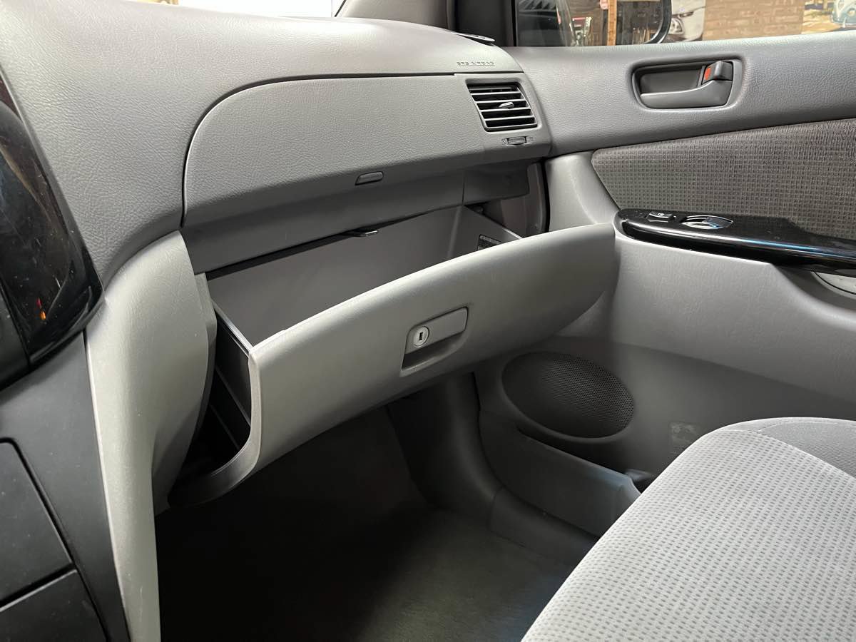 Used 2004 Toyota Sienna LE FWD image 19