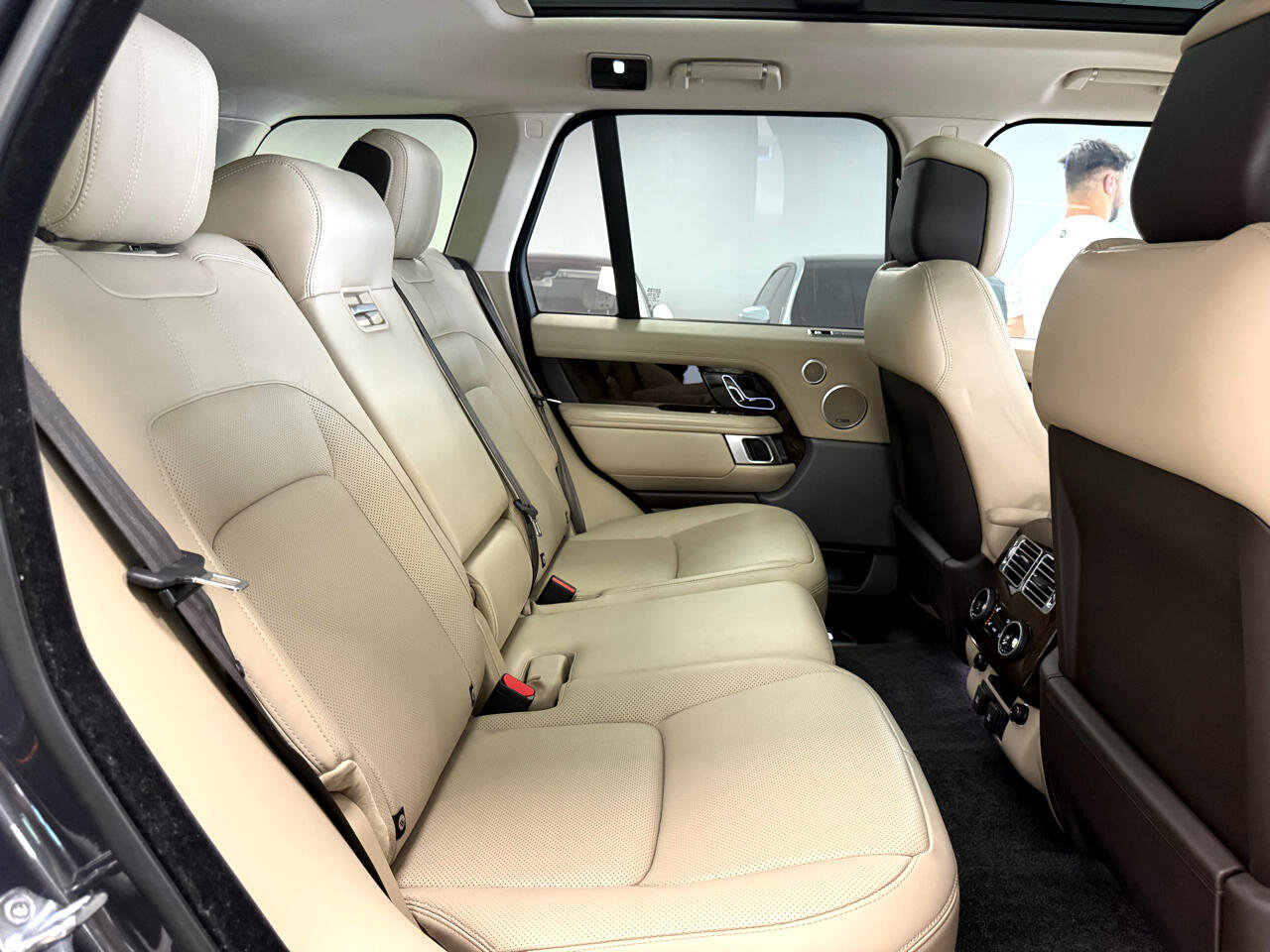 Used 2020 Land Rover Range Rover HSE image 24