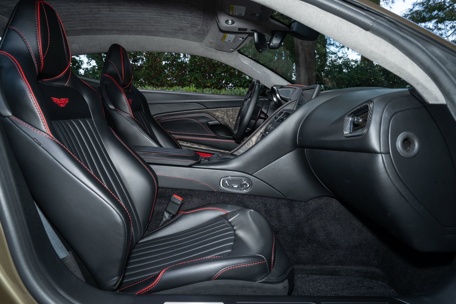 Used 2020 Aston Martin DBS Superleggera RWD image 16