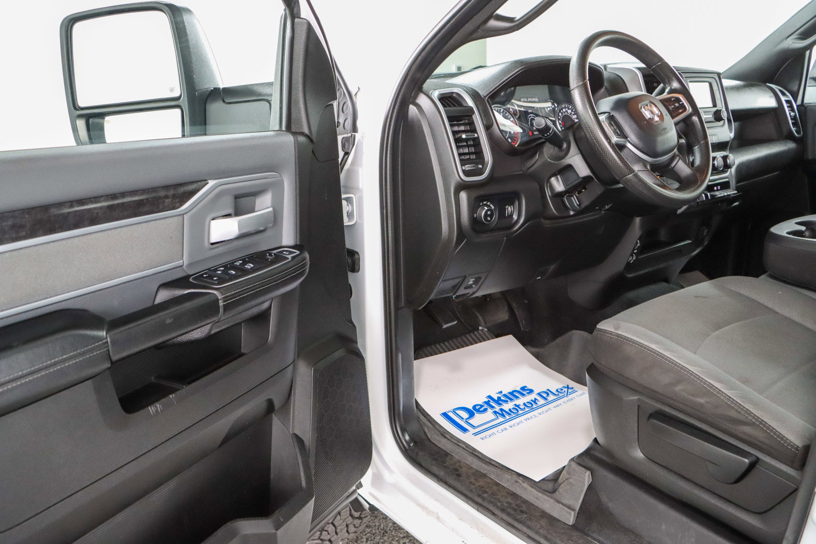 Used 2023 RAM 2500 Big Horn w/ Cold Weather Group AWD/4WD image 3