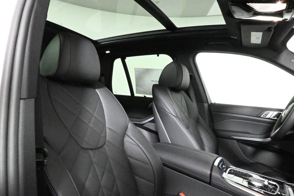 Used 2026 BMW X5 xDrive40i w/ M Sport Package image 35
