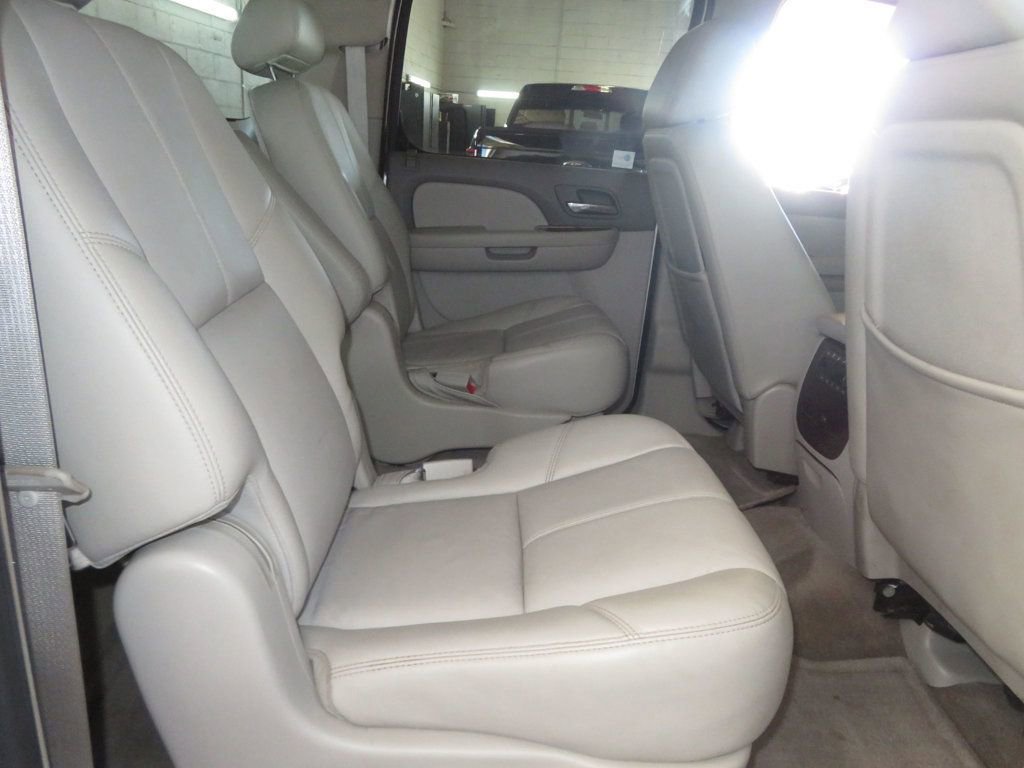Used 2010 GMC Yukon XL SLT w/ SLT-2 Equipment Package AWD/4WD image 32