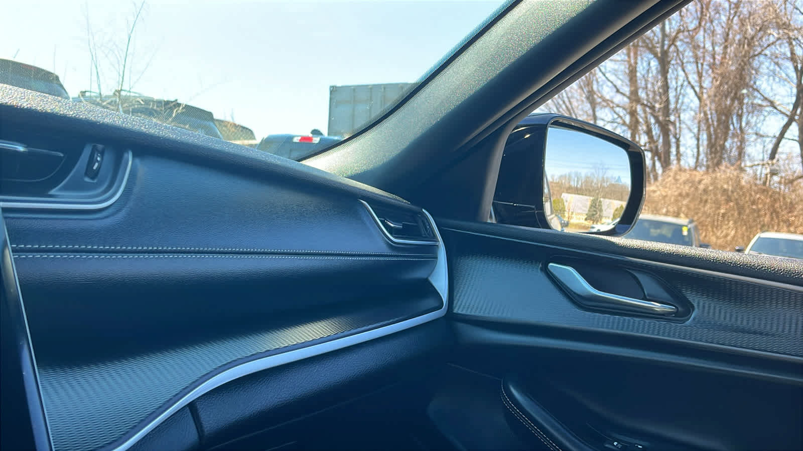 Used 2025 Jeep Grand Cherokee Altitude image 20