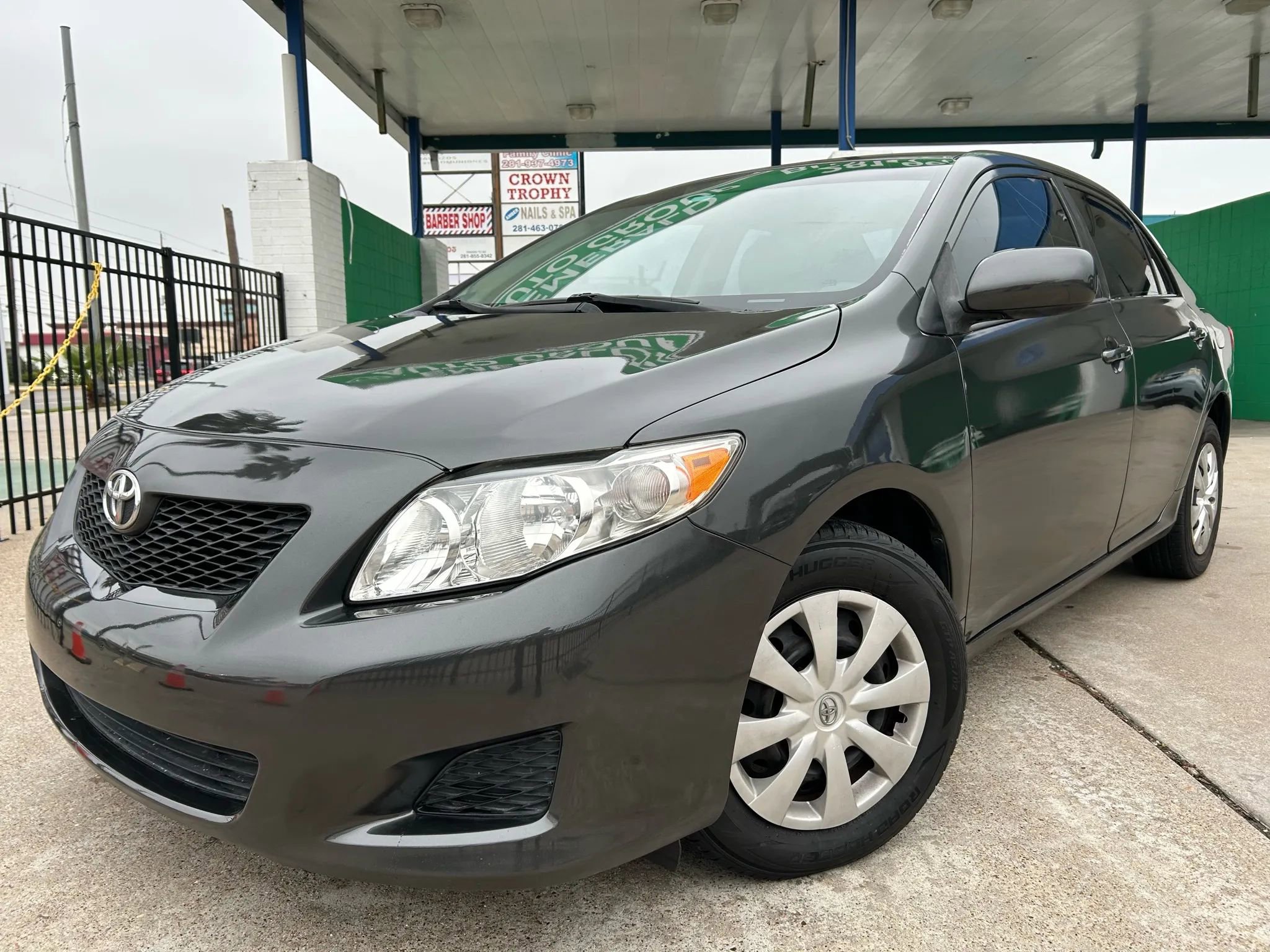 Used 2010 Toyota Corolla LE FWD image 2