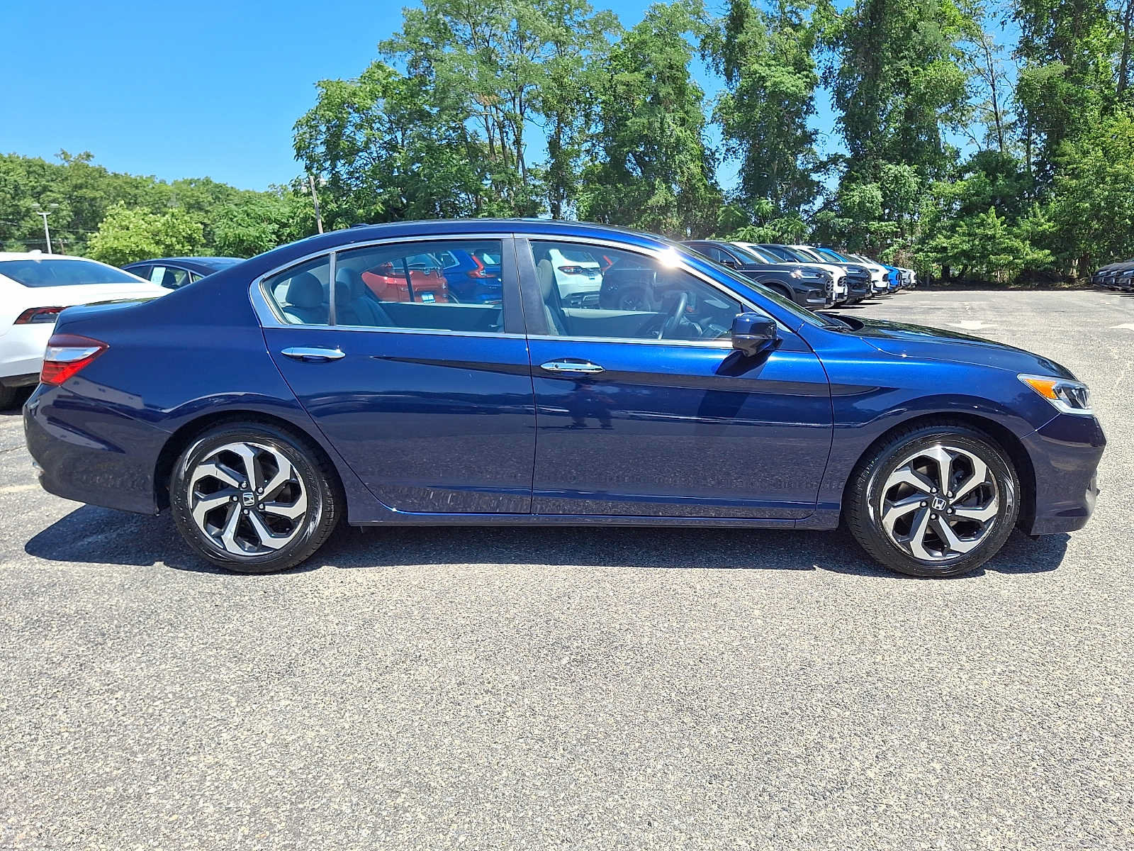 Used 2016 Honda Accord EX image 7