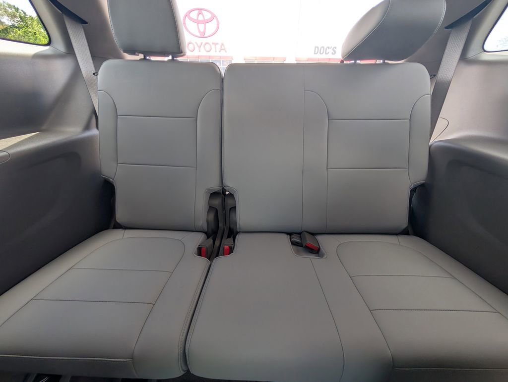 Used 2021 Chevrolet Traverse LT w/ LPO, Floor Liner Package image 27