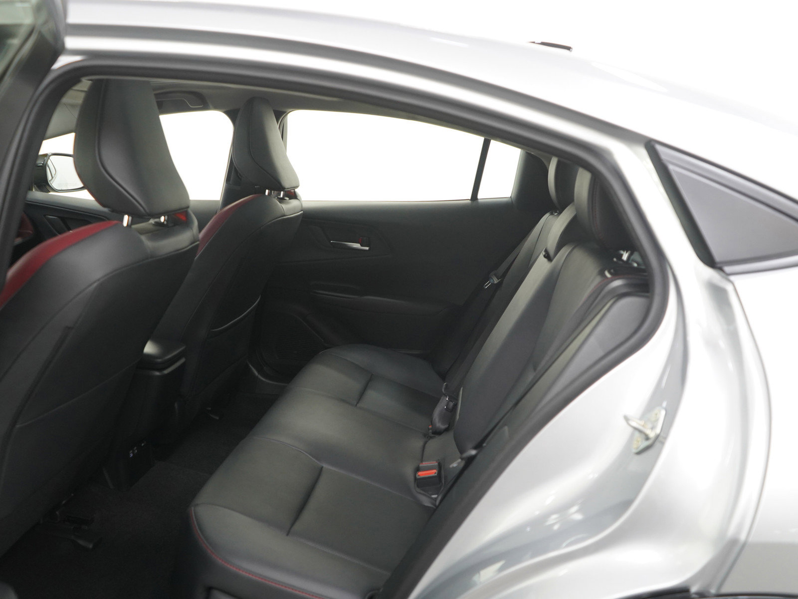 Used 2025 Toyota Prius Plug-In Hybrid image 16