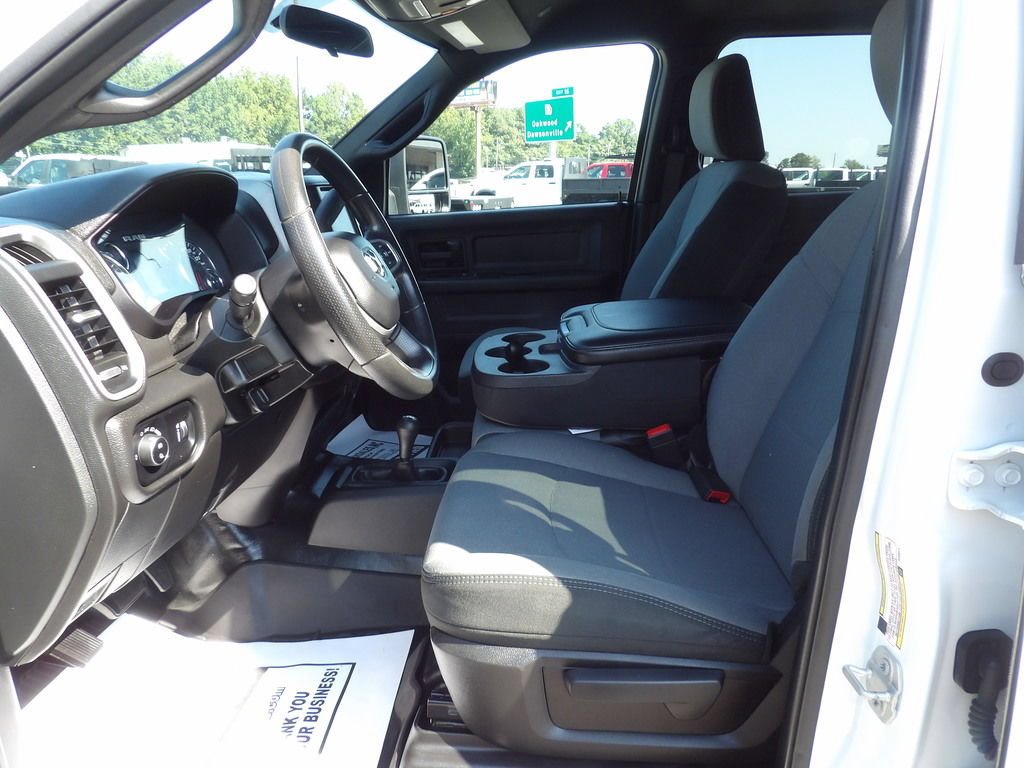 Used 2024 RAM 5500 Tradesman w/ Chrome Appearance Group AWD/4WD image 17