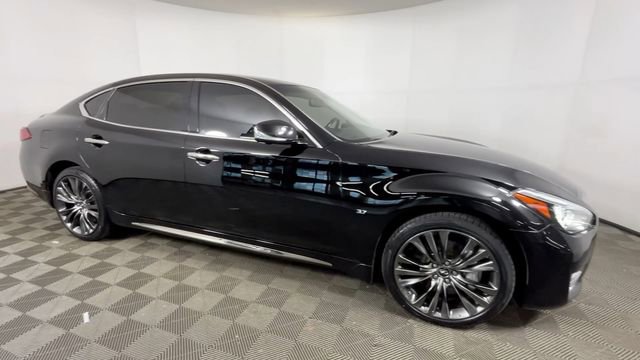 Used 2017 INFINITI Q70 L 3.7 AWD/4WD image 2