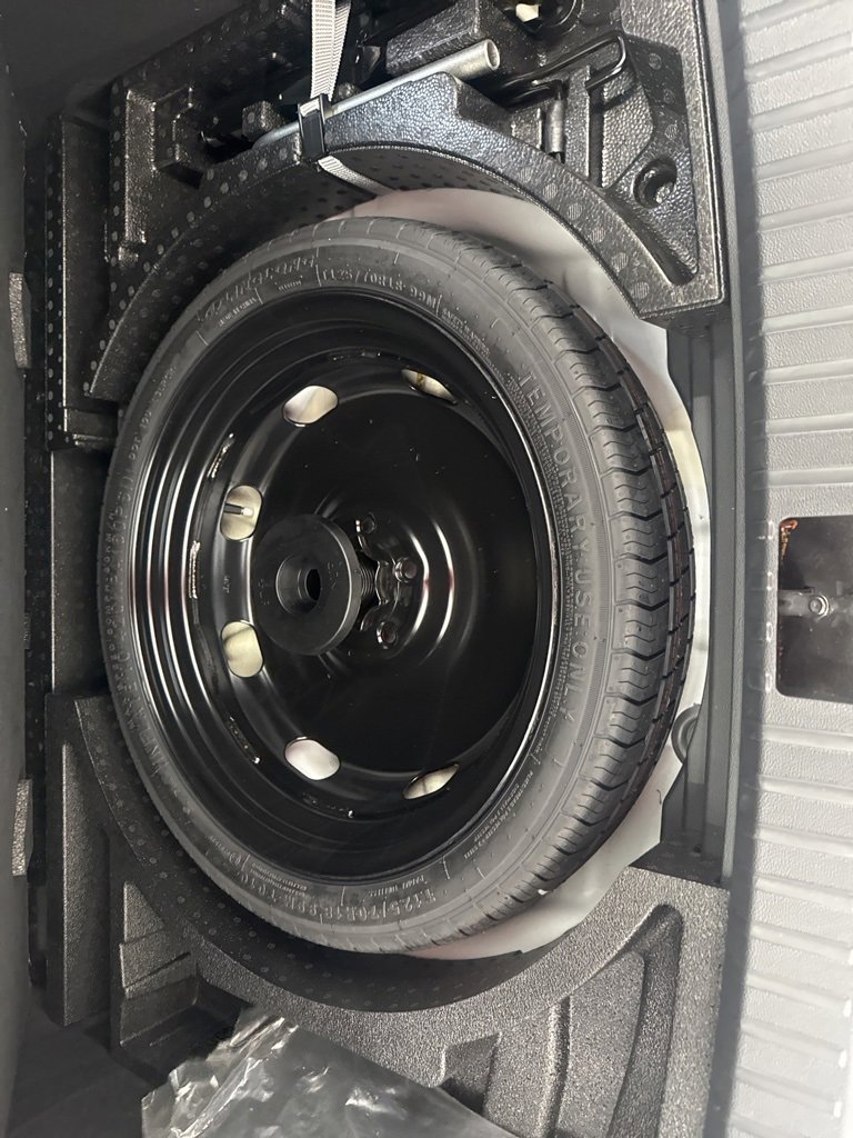 Certified 2025 Volkswagen Taos SE image 28