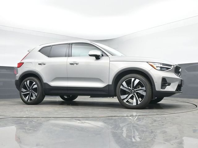 Used 2023 Volvo XC40 B5 Ultimate w/ Climate Package image 14