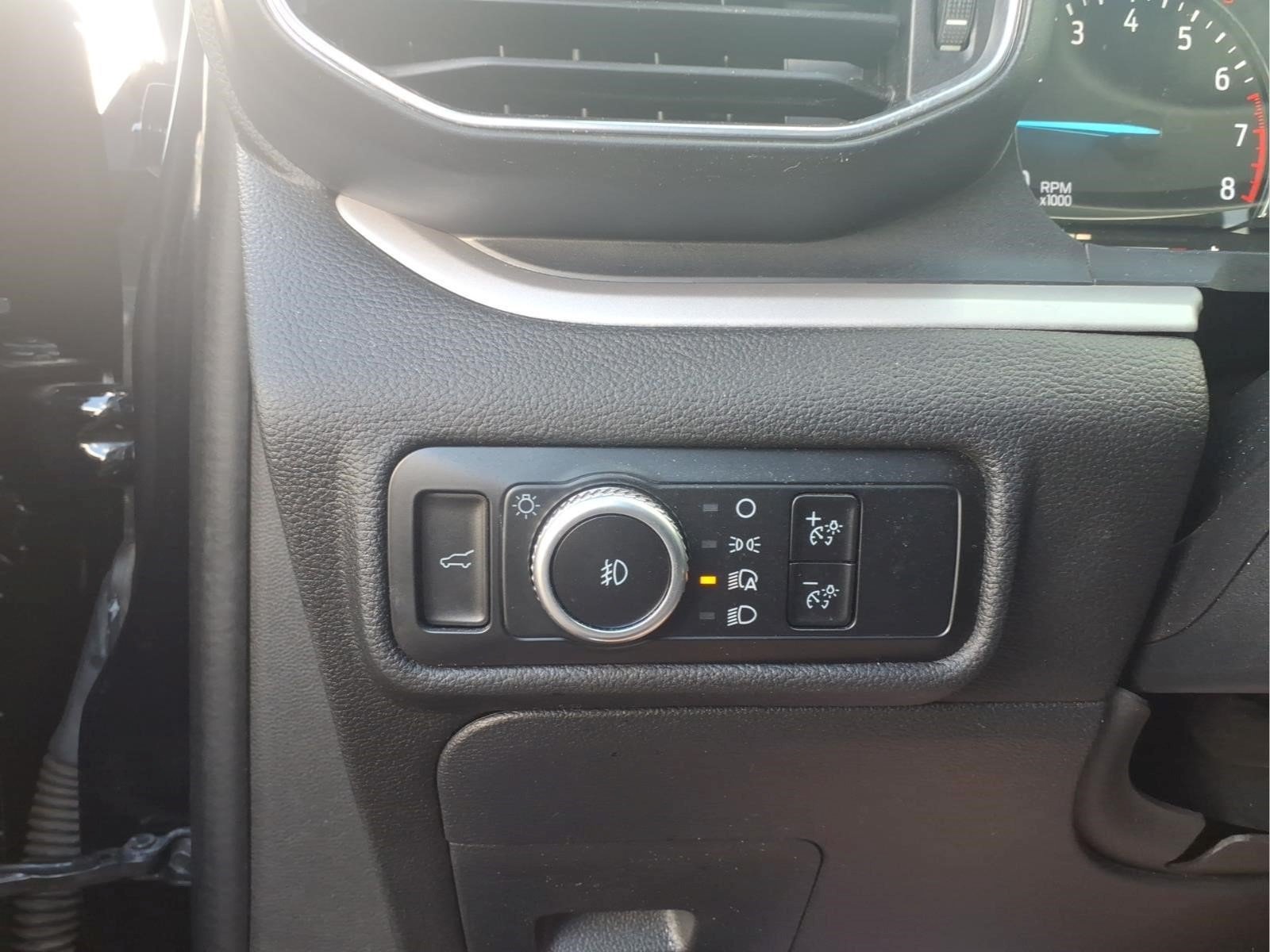 Used 2023 Ford Explorer XLT w/ Equipment Group 202A AWD/4WD image 17