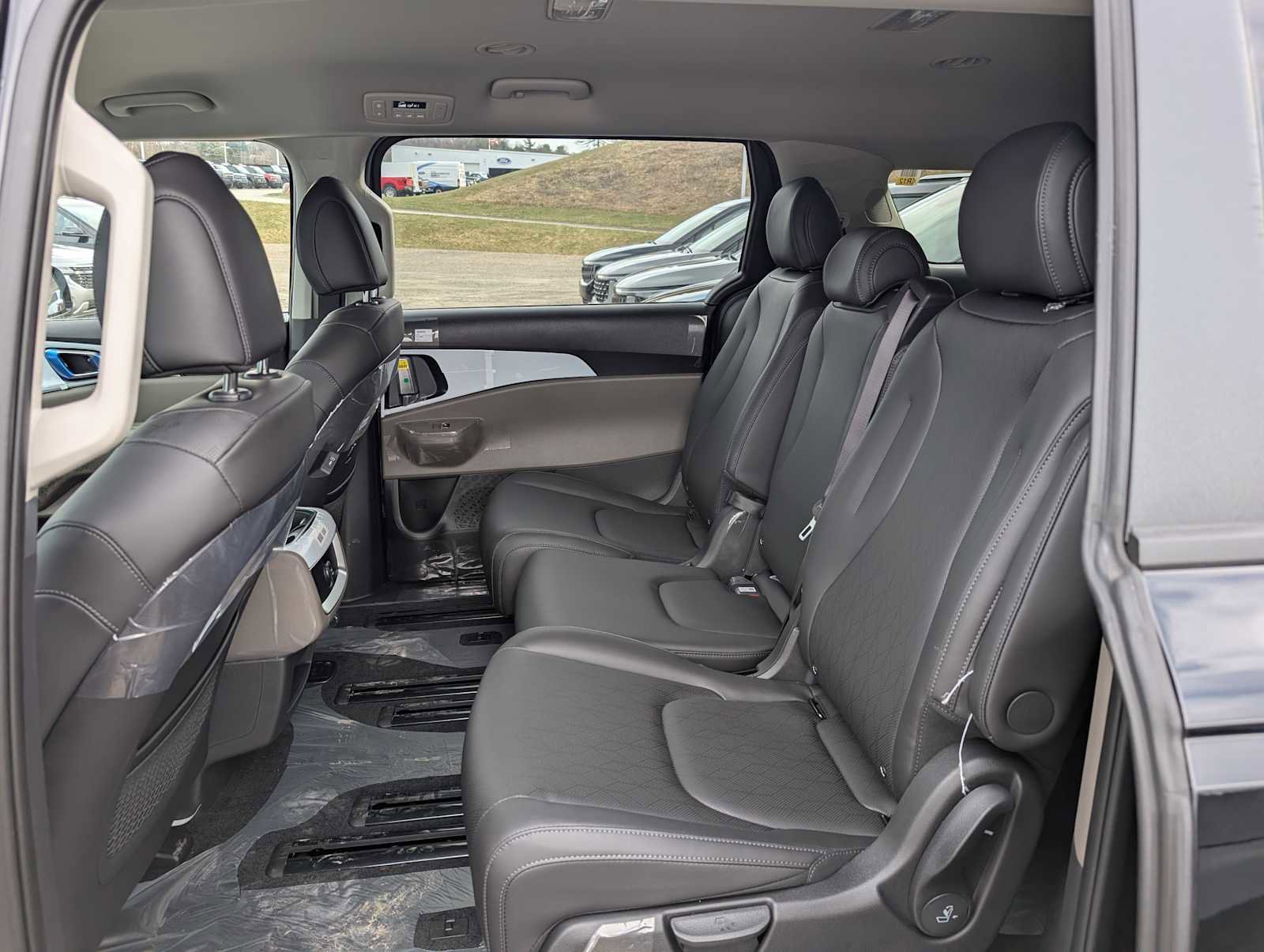 New 2026 Kia Carnival FWD image 16