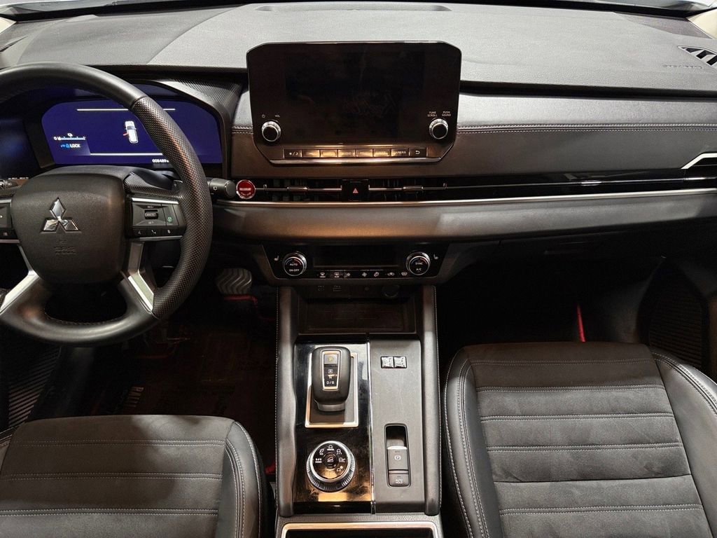 Used 2023 Mitsubishi Outlander SE image 36
