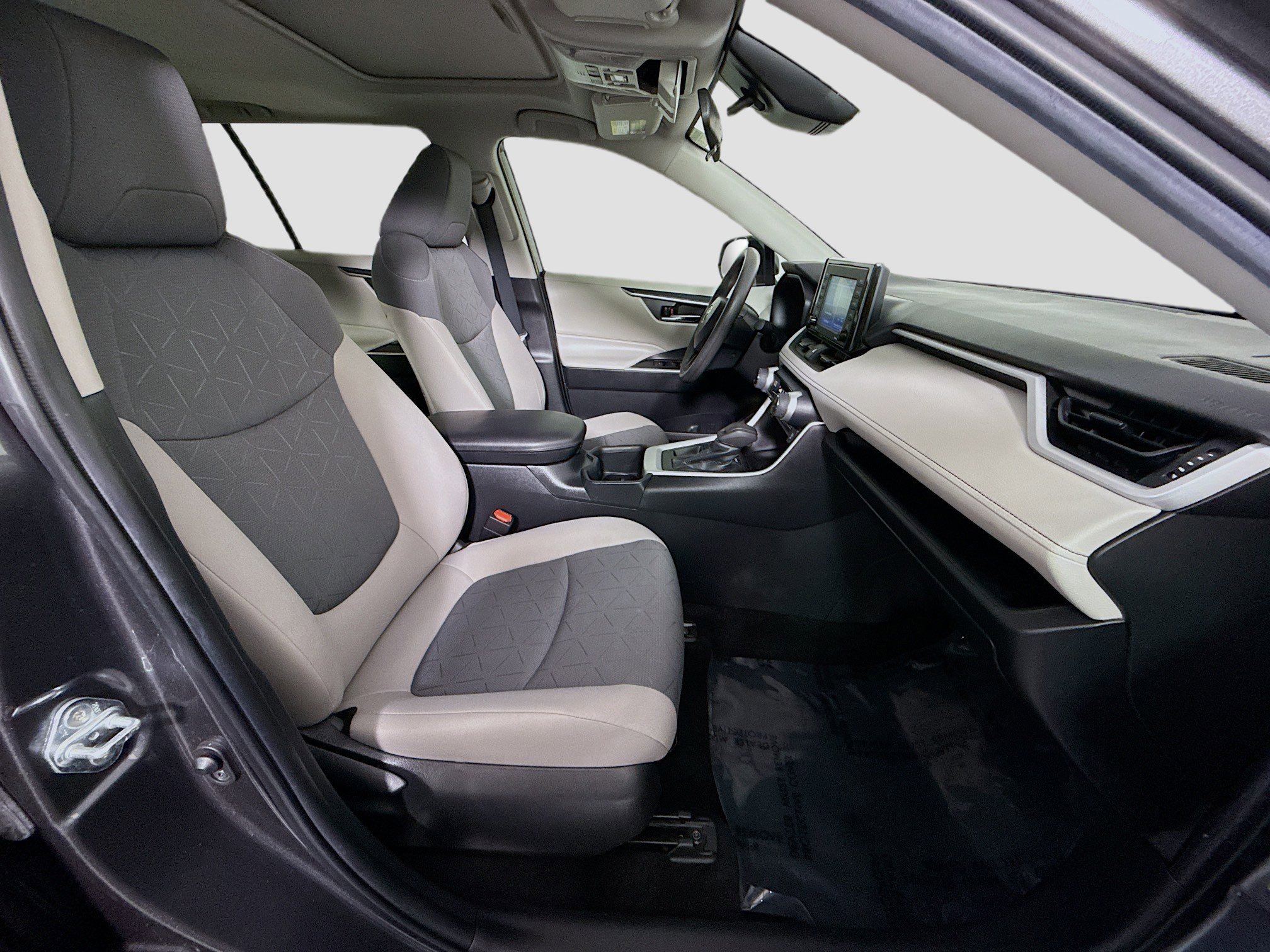 Used 2022 Toyota RAV4 XLE image 29