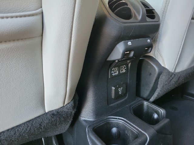 Used 2023 Jeep Gladiator Overland AWD/4WD image 19