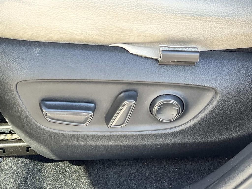 Used 2021 Toyota RAV4 XLE w/ Convenience Package image 23