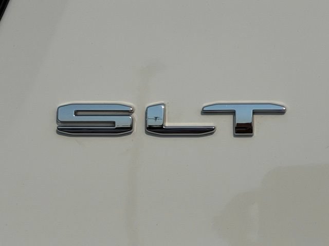 Used 2023 GMC Acadia SLT FWD image 18