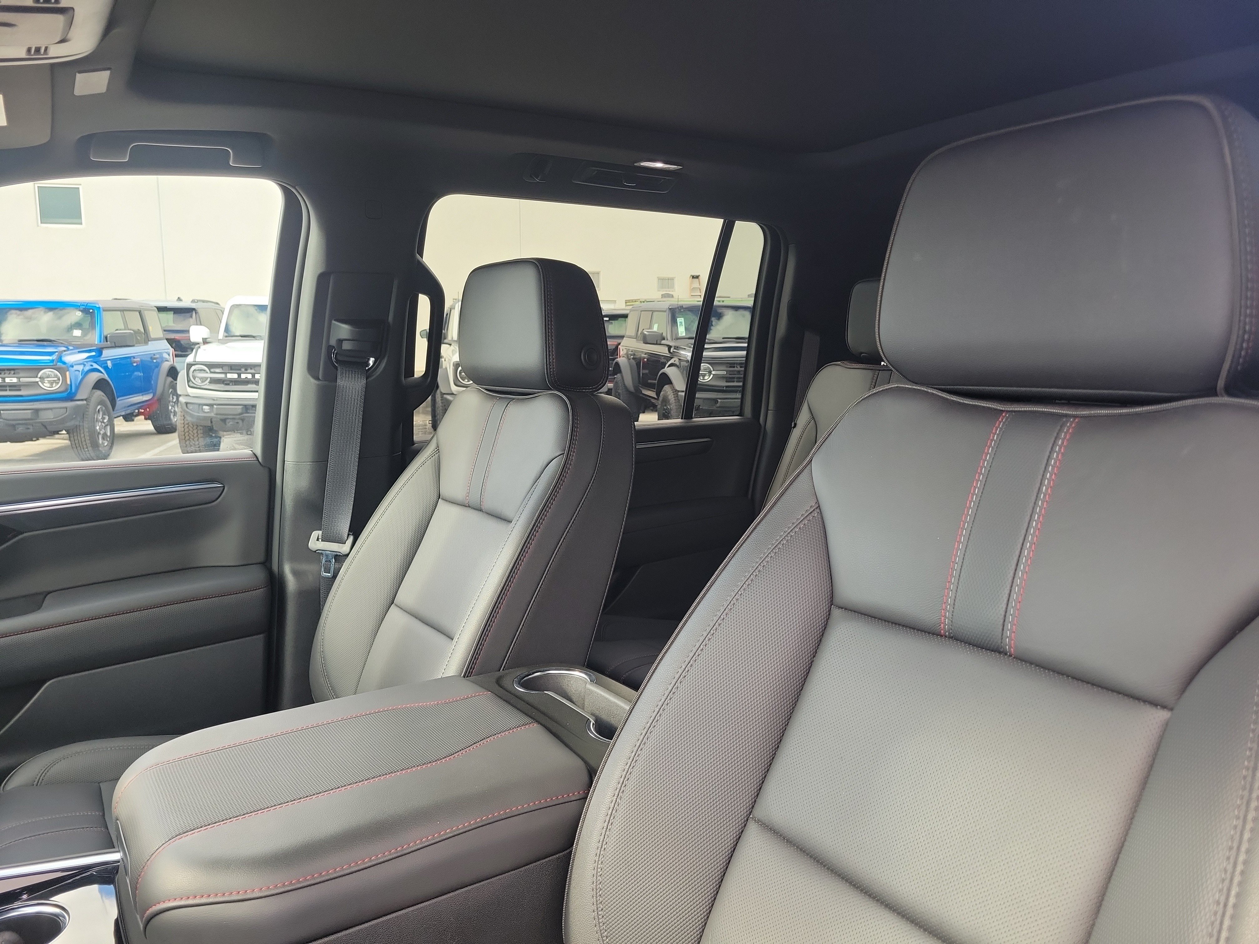 Used 2025 Chevrolet Suburban RST w/ Comfort Package RWD image 14