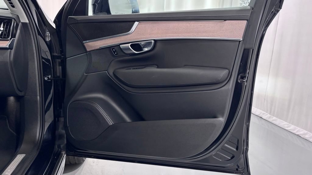 Certified 2025 Volvo XC90 B6 Plus AWD/4WD image 20