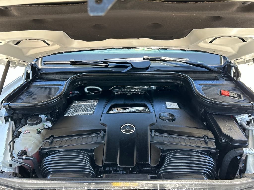 Used 2025 Mercedes-Benz GLS 580 4MATIC image 25