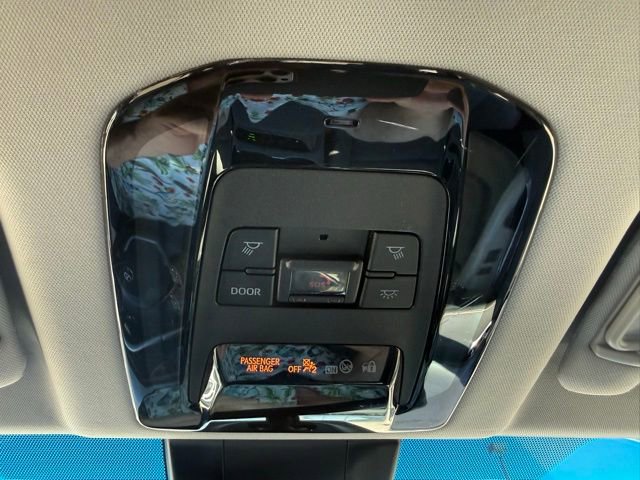 Used 2021 Toyota Venza Limited w/ Carpet Mat Package (TMS) AWD/4WD image 22