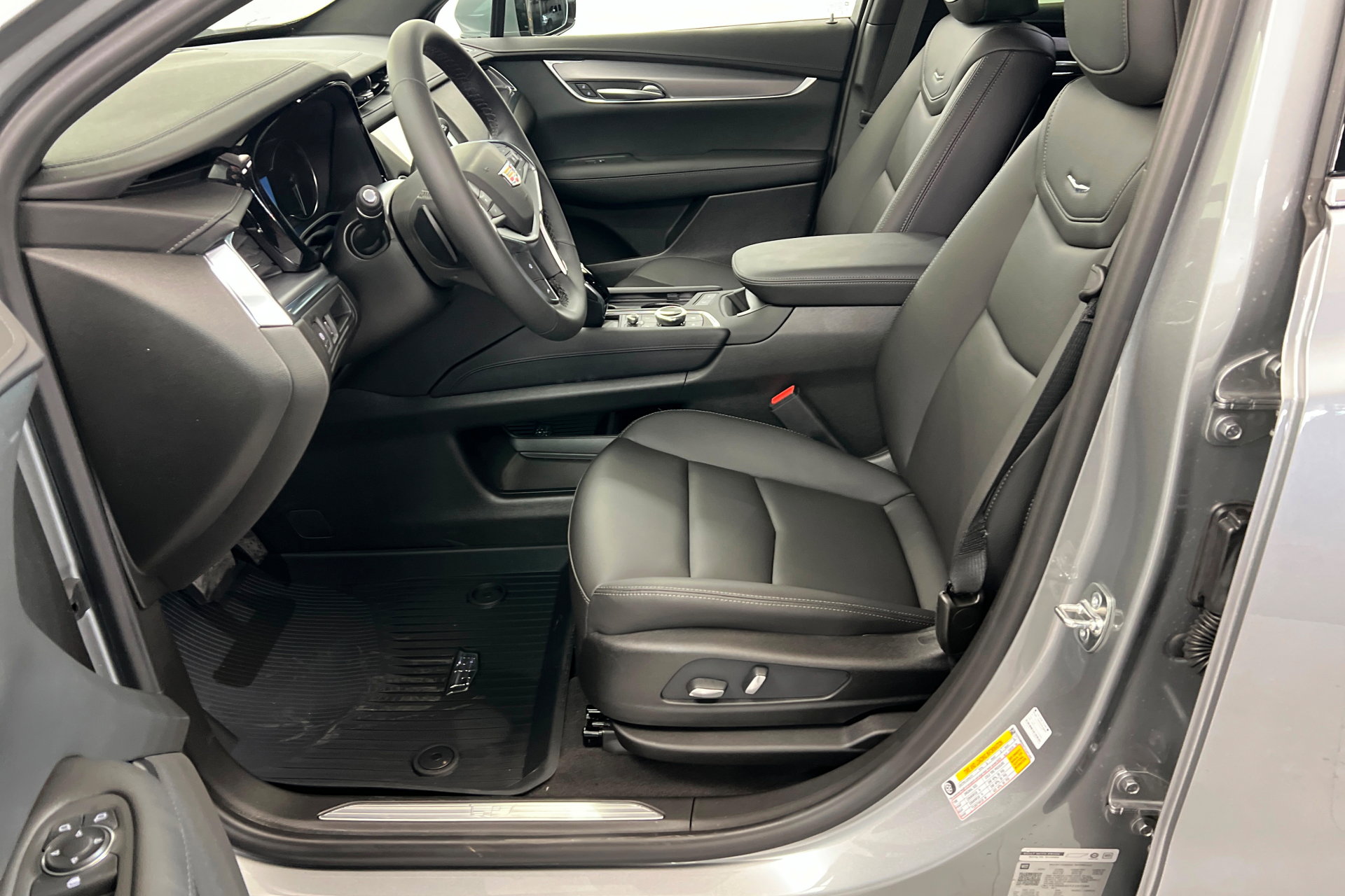 New 2026 Cadillac XT5 Luxury w/ LPO, Floor Liner Package image 18
