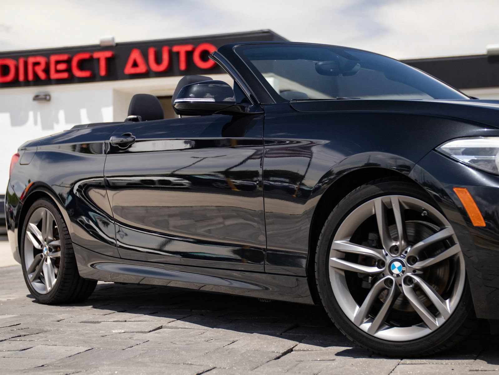 Used 2018 BMW 230i Convertible RWD image 2