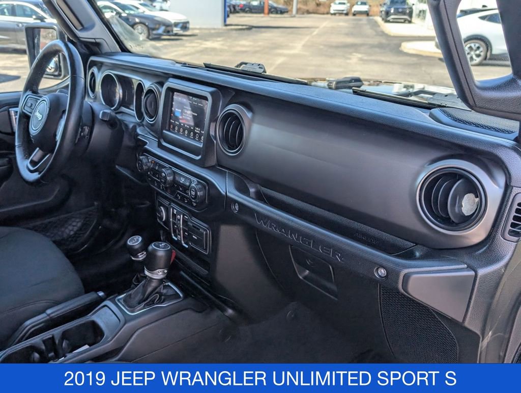 Used 2019 Jeep Wrangler Unlimited Sport S image 32