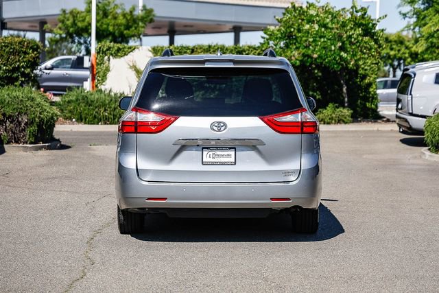 Used 2019 Toyota Sienna Limited Premium image 4