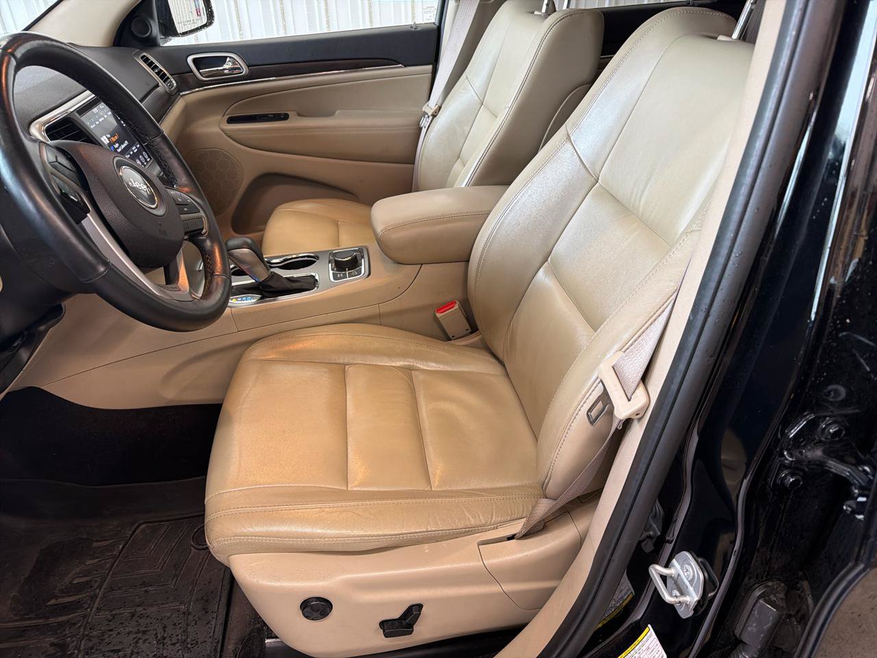 Used 2018 Jeep Grand Cherokee Limited AWD/4WD image 11
